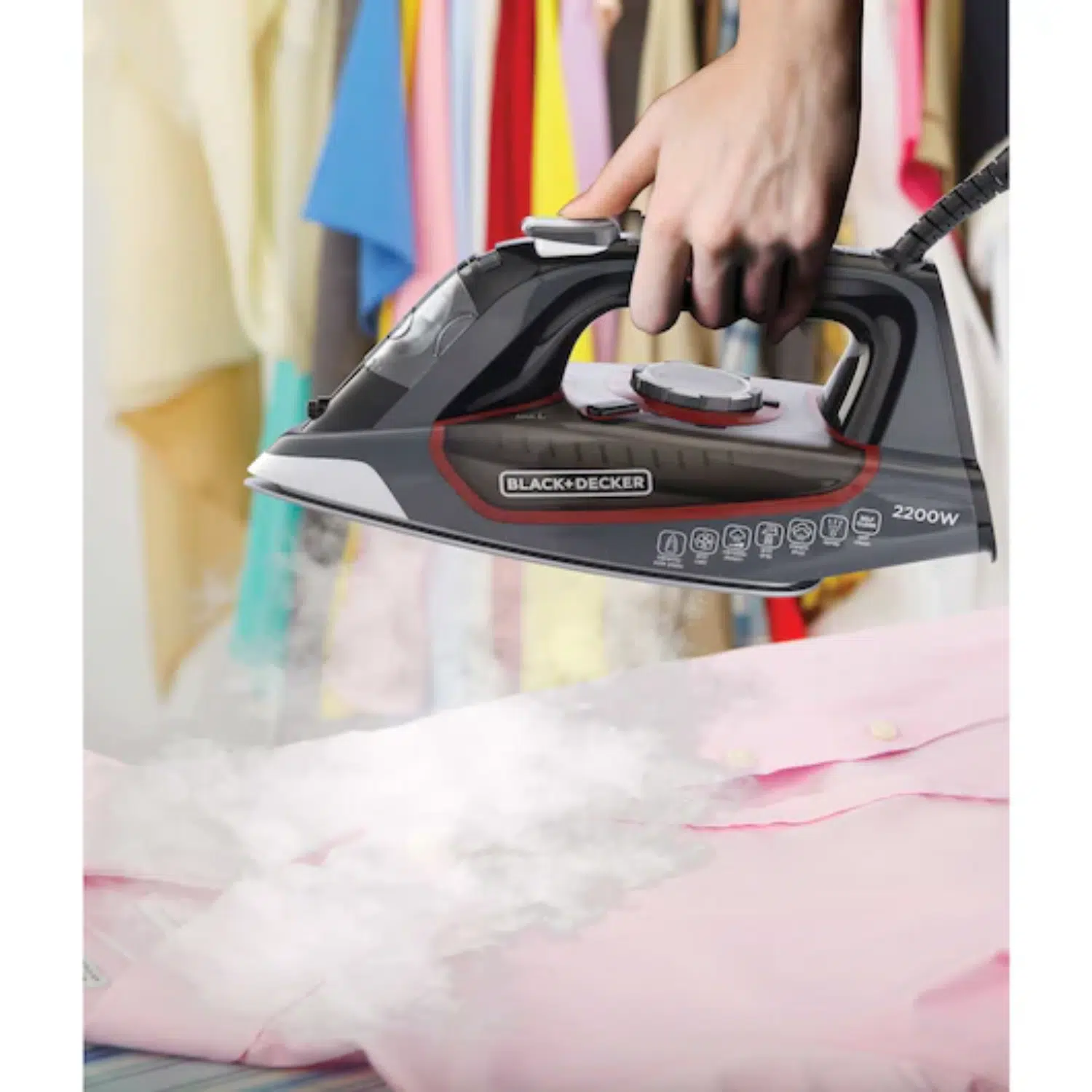 Black and Decker steam iron X2050-B5 front view releasing steam