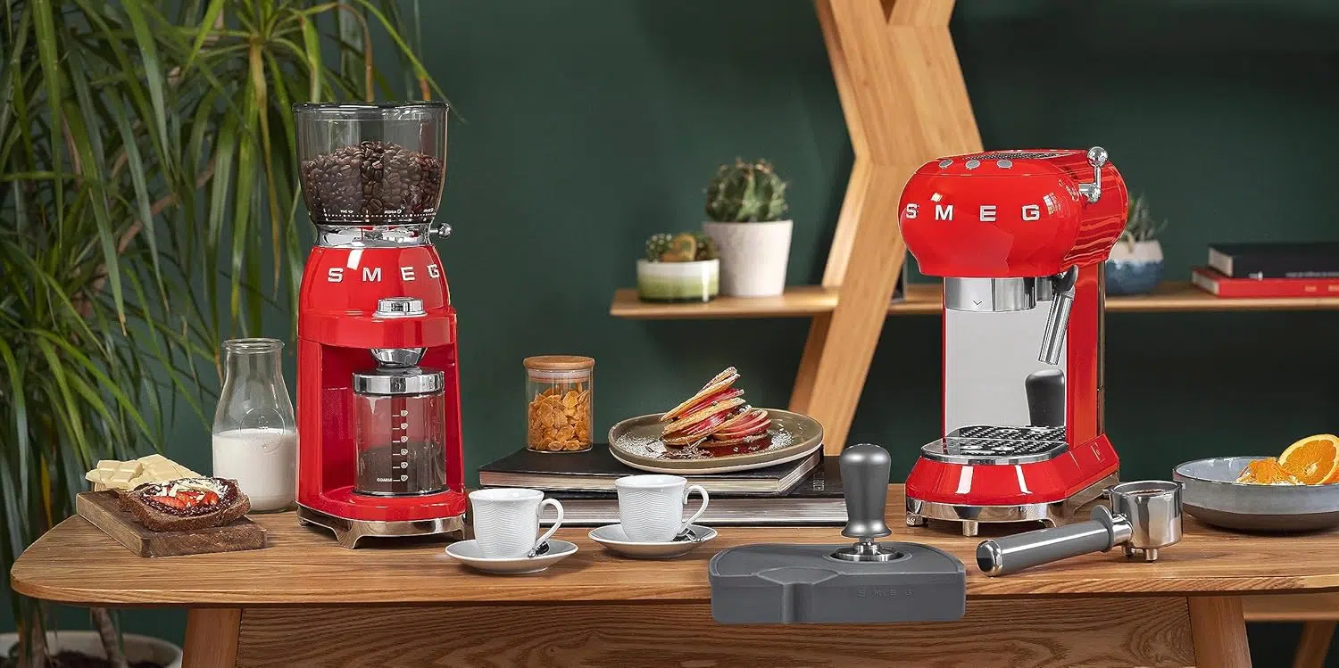 Smeg red coffee grinder CGF01RDEU front view on kitchen counter