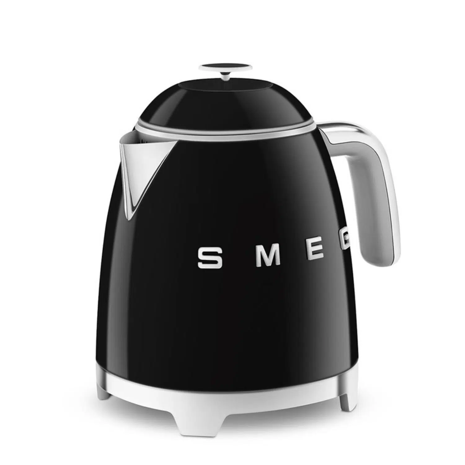 Smeg kettle KLF05BLEU front view showing retro design and stainless steel details
