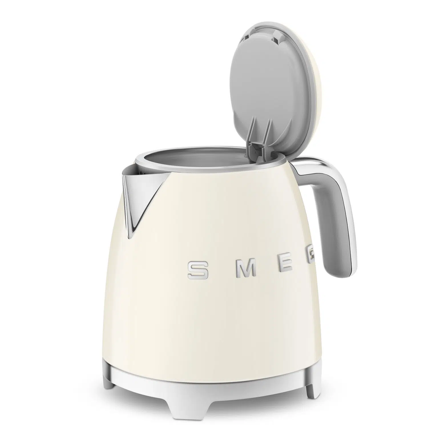 Smeg cream mini kettle KLF05CREU top view next to teacup
