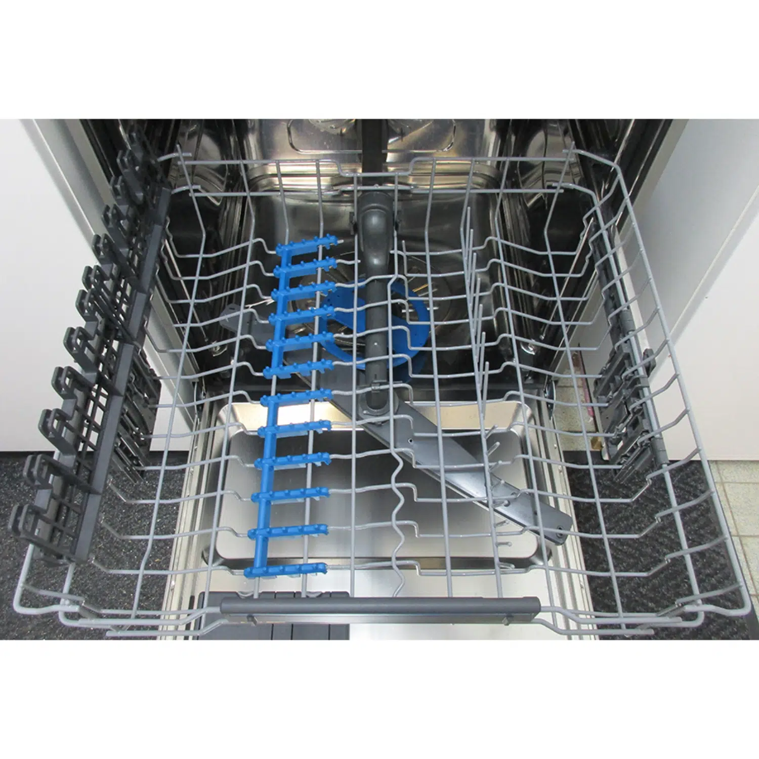 Interior racks of Electrolux Dishwasher ESF9516LOX